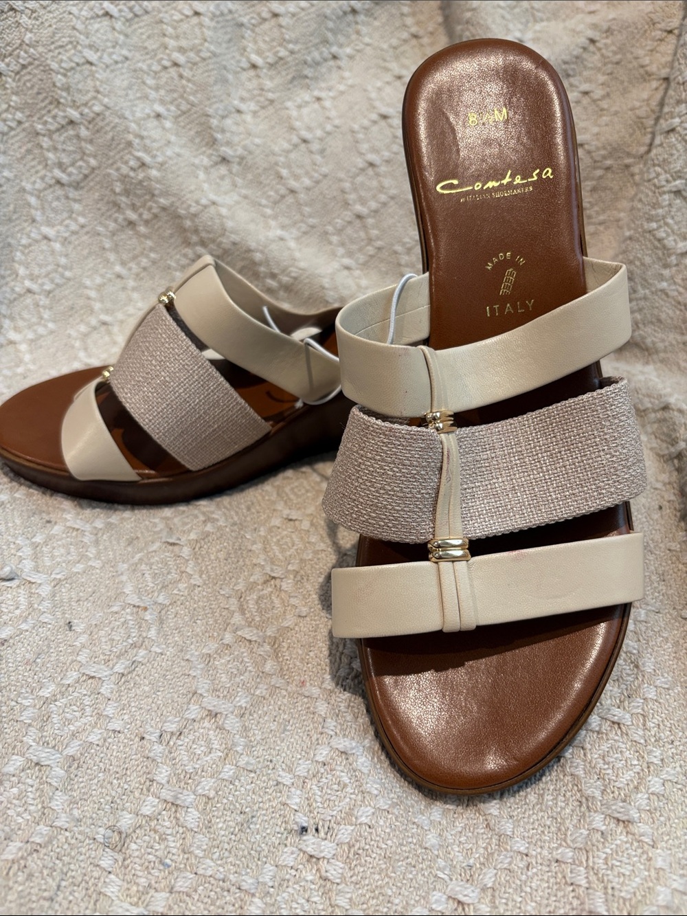 NWOT Contesa by Italian Shoemakers Cream Slide Sandals